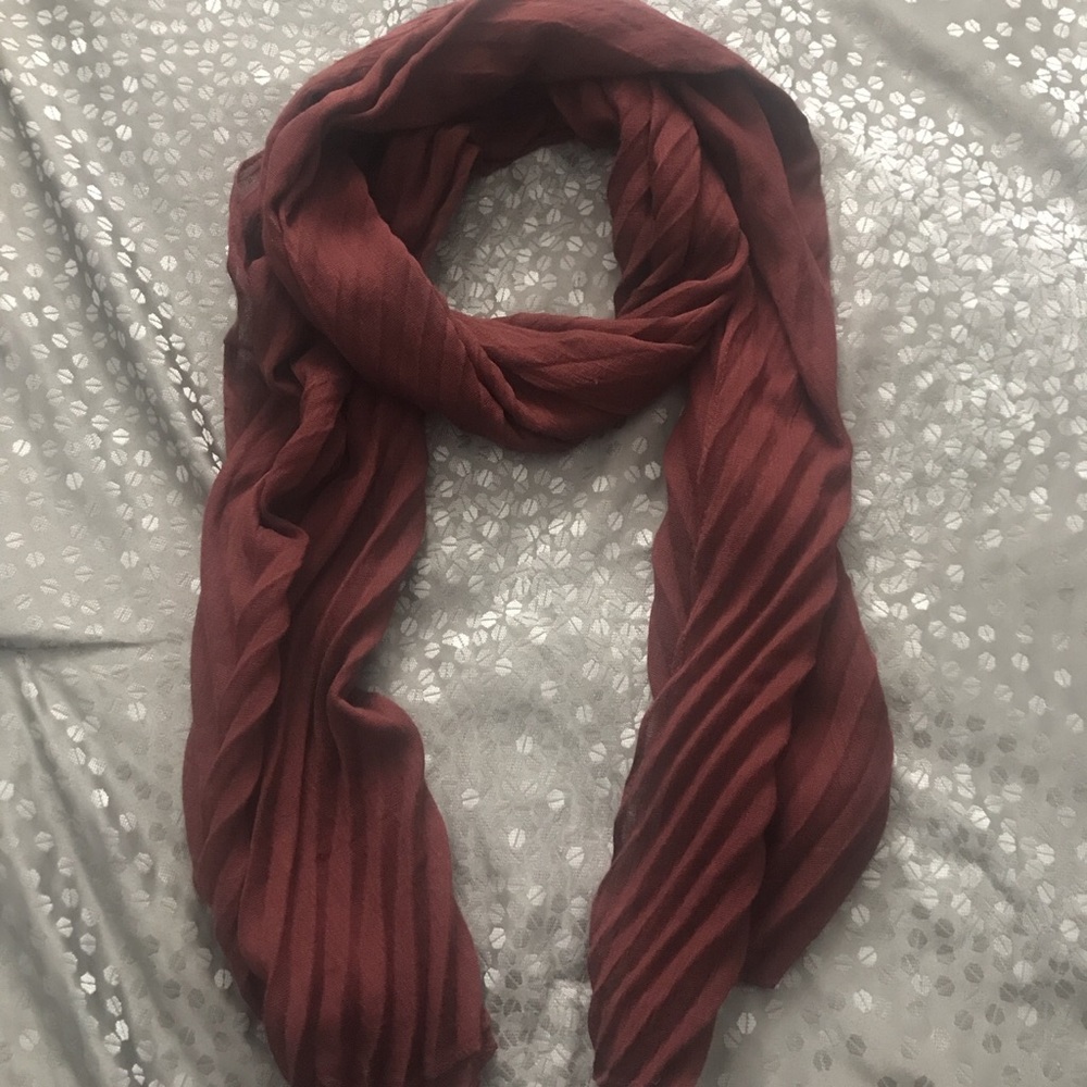 H&M Maroon Wrinkle Scarf